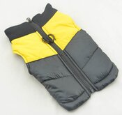 BODYWARMER MET GEEL STREEP VOOR DE HOND - XL ( rug lengte 38 cm, borst omvang 46 cm, nek omvang 44 cm )